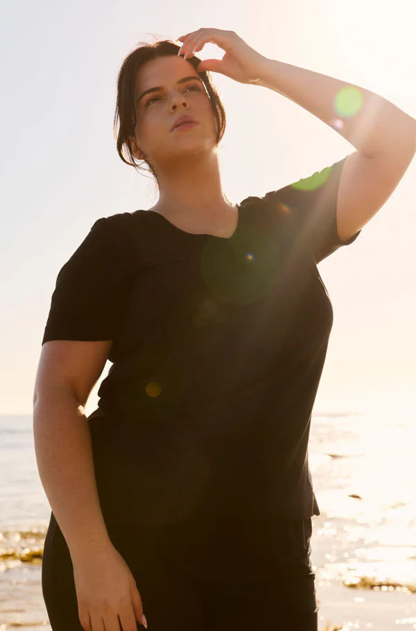Tani Ella Black V-neck