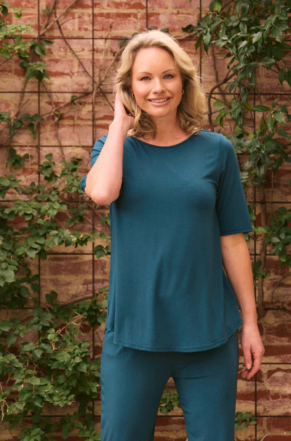 Tani Spruce Elbow Swing Tee