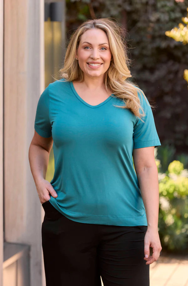 Tani Ella Peacock V-neck Tee