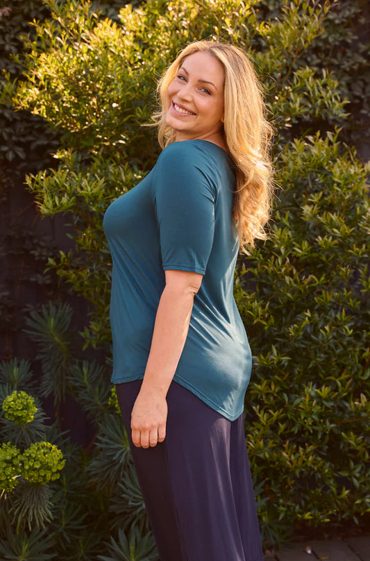 Tani Spruce Elbow Swing Tee